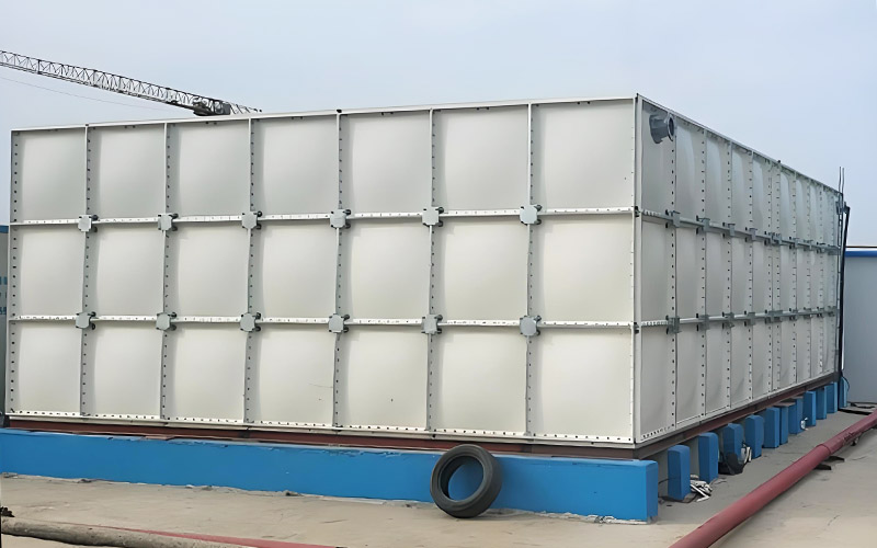 High-strength FRP water tank